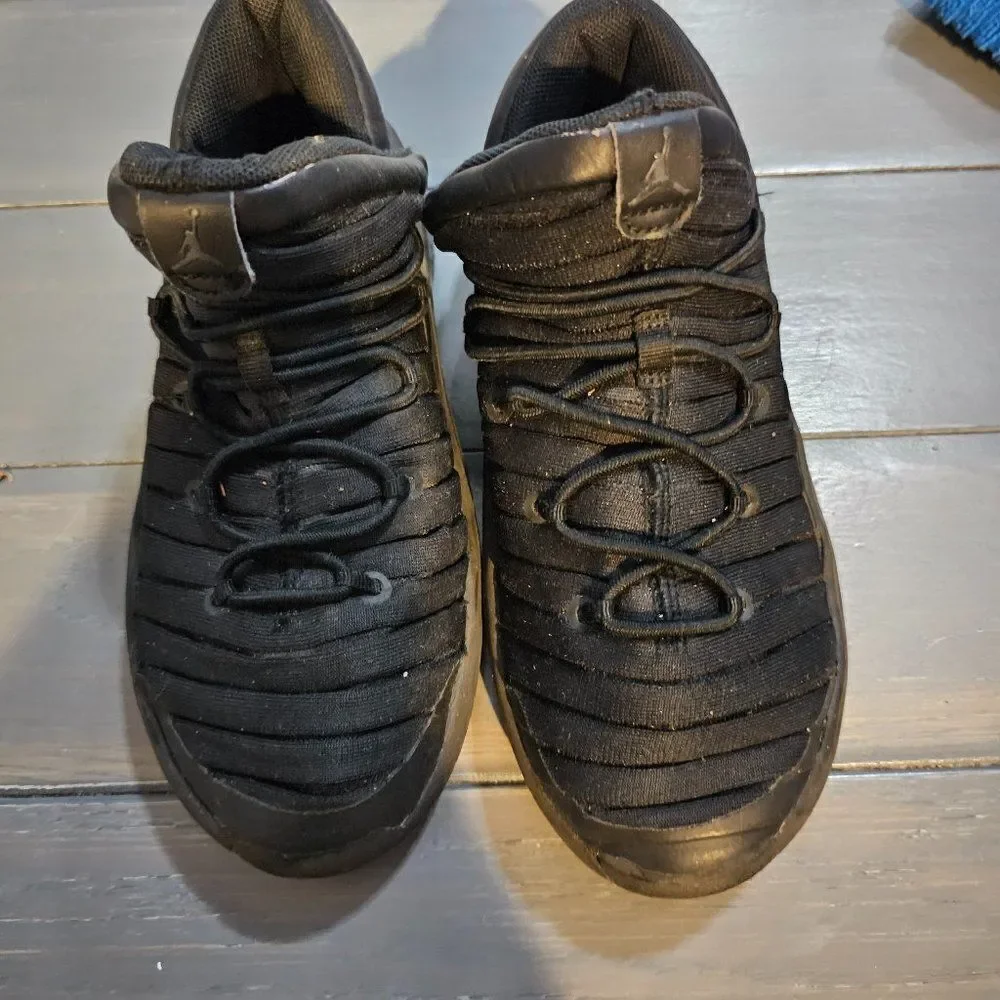 Air Jordan Kid's Boys Flight Luxe Black Low Top Athletic Sneaker Shoes Size 2Y